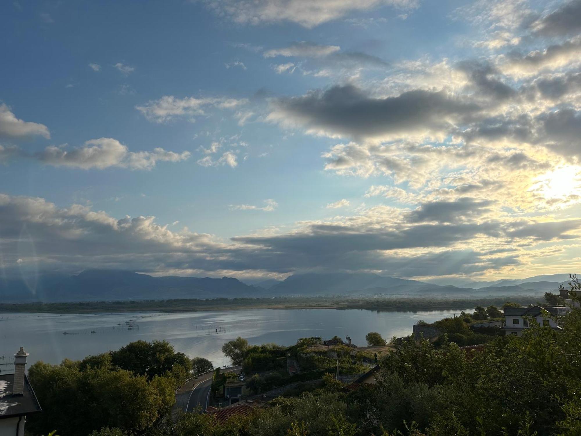 Lake Escape Villa Shiroke Shkodër エクステリア 写真